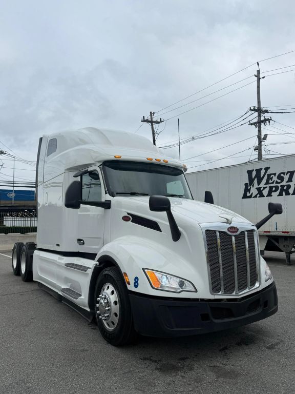 2023 Peterbilt 579 in Linden, NJ