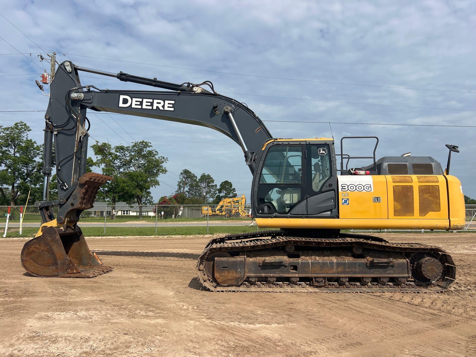 2015 DEERE 300G LC in Leland, NC