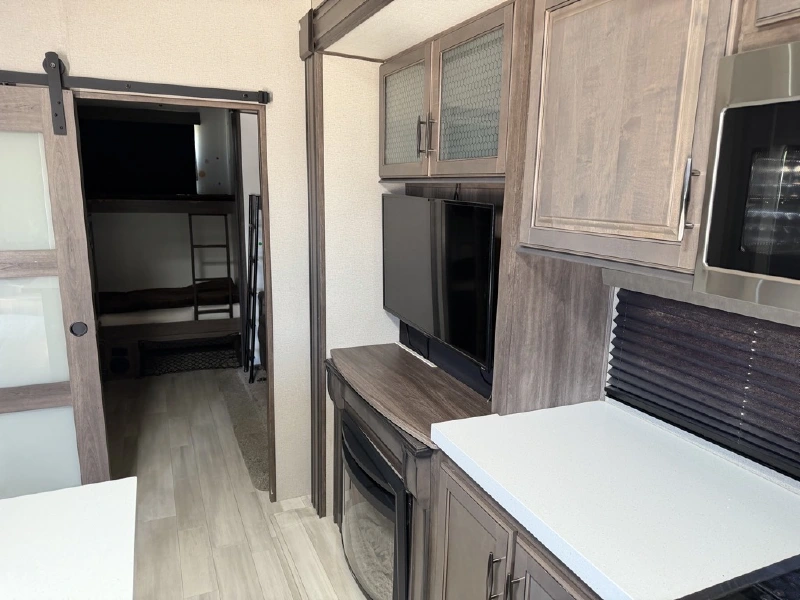 2021 GRAND DESIGN SOLITUDE S-CLASS 3704BH