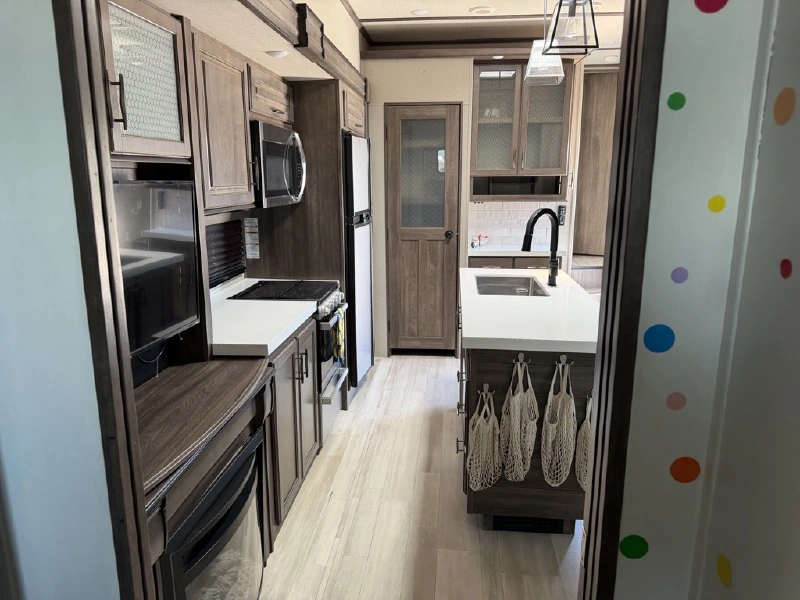 2021 GRAND DESIGN SOLITUDE S-CLASS 3704BH