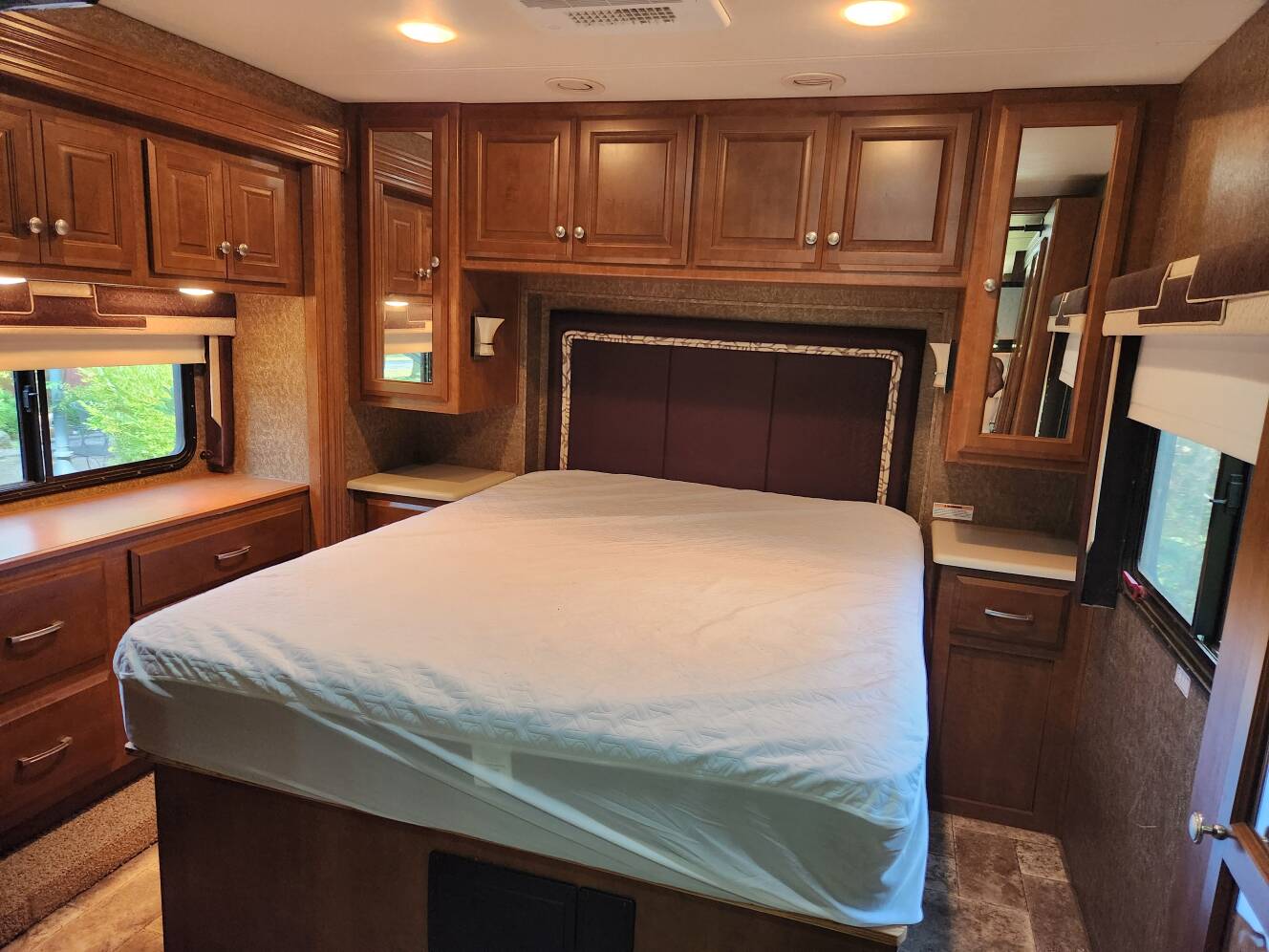 A photo of this 2013 Thor Motor Coach PALAZZO 35 1