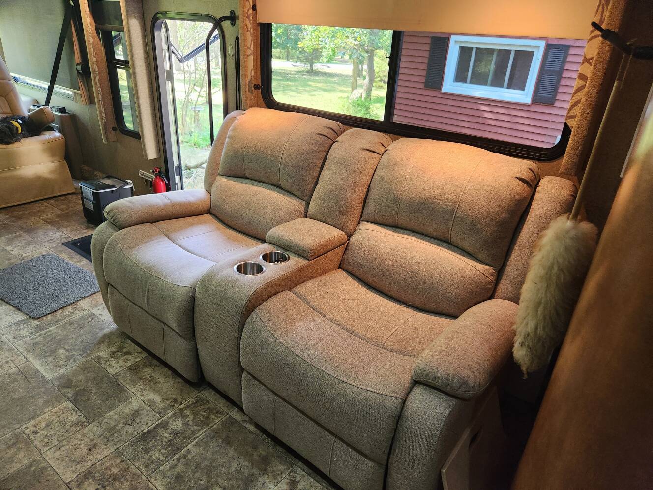 A photo of this 2013 Thor Motor Coach PALAZZO 35 1