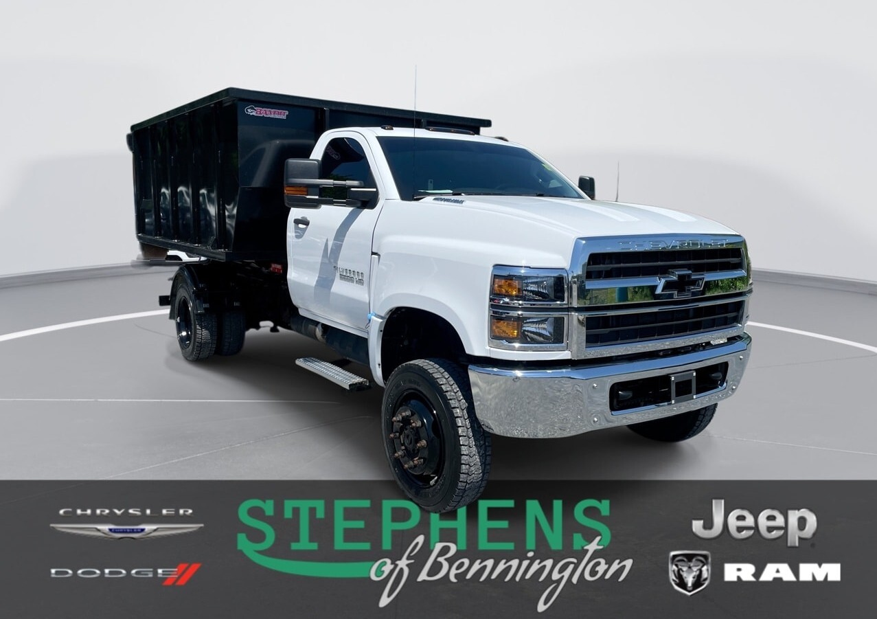 2026 CHEVROLET SILVERADO 5500HD in Bennington, VT
