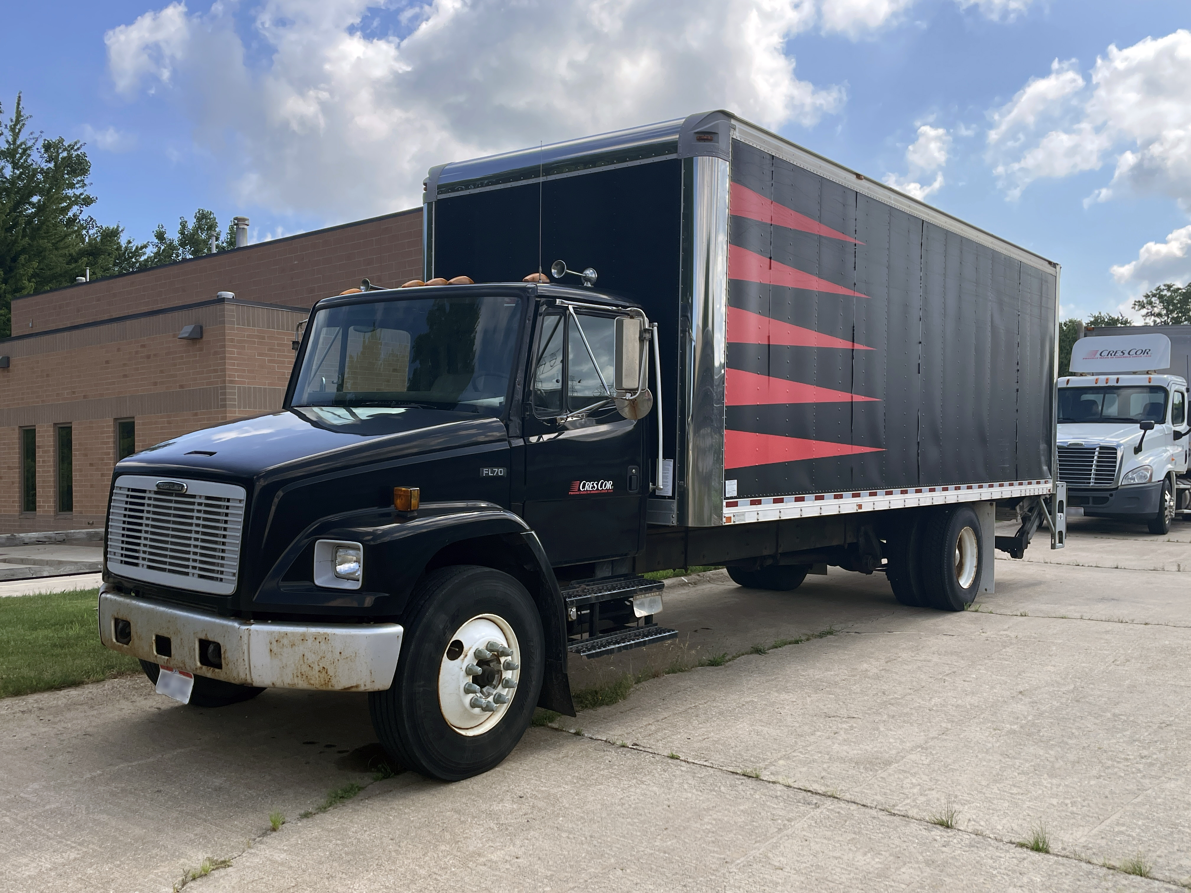 1999 FREIGHTLINER FL70 in Mentor, OH