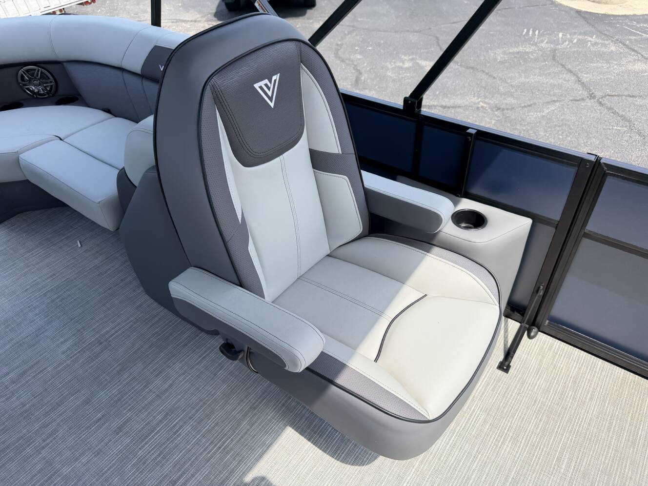 A photo of this 2027 Viaggio Lago V-22U