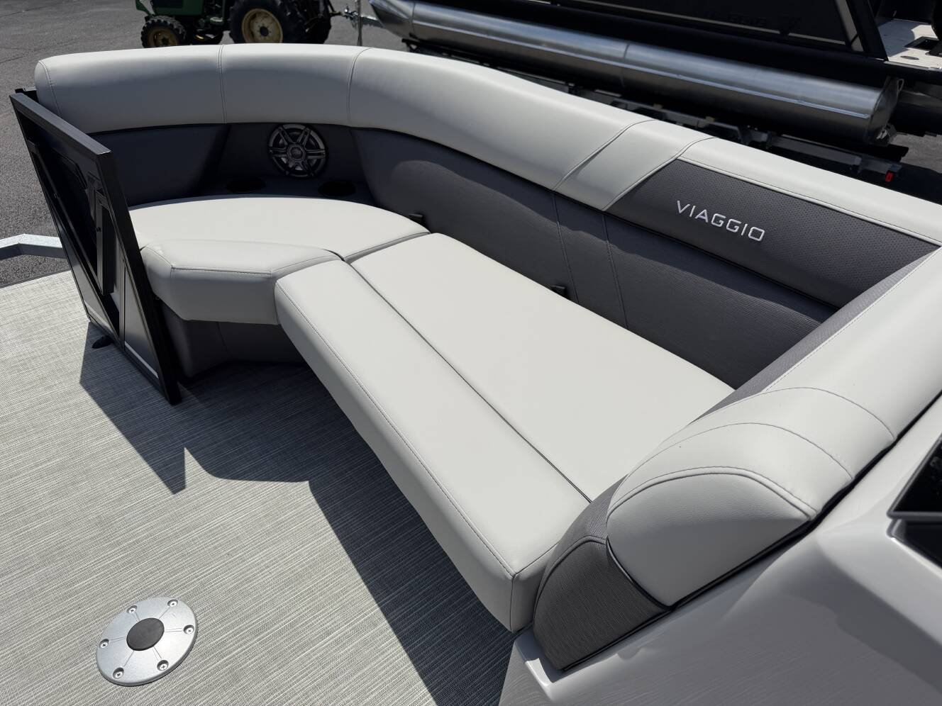 A photo of this 2027 Viaggio Lago V-22U