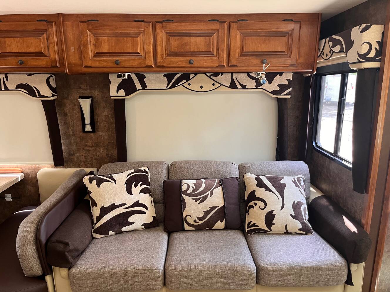 A photo of this 2012 Tiffin Motorhomes ALLEGRO OPEN ROAD 32CA