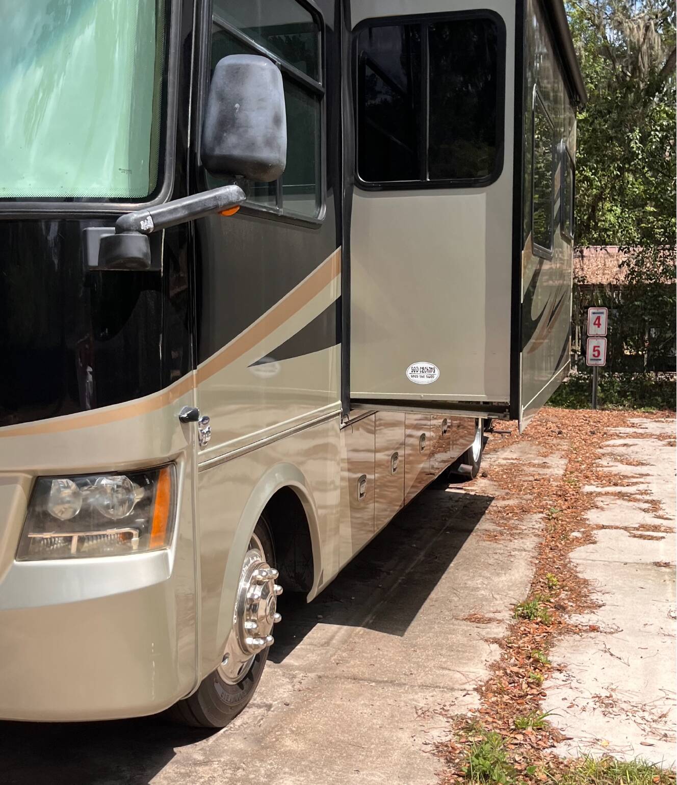 A photo of this 2012 Tiffin Motorhomes ALLEGRO OPEN ROAD 32CA