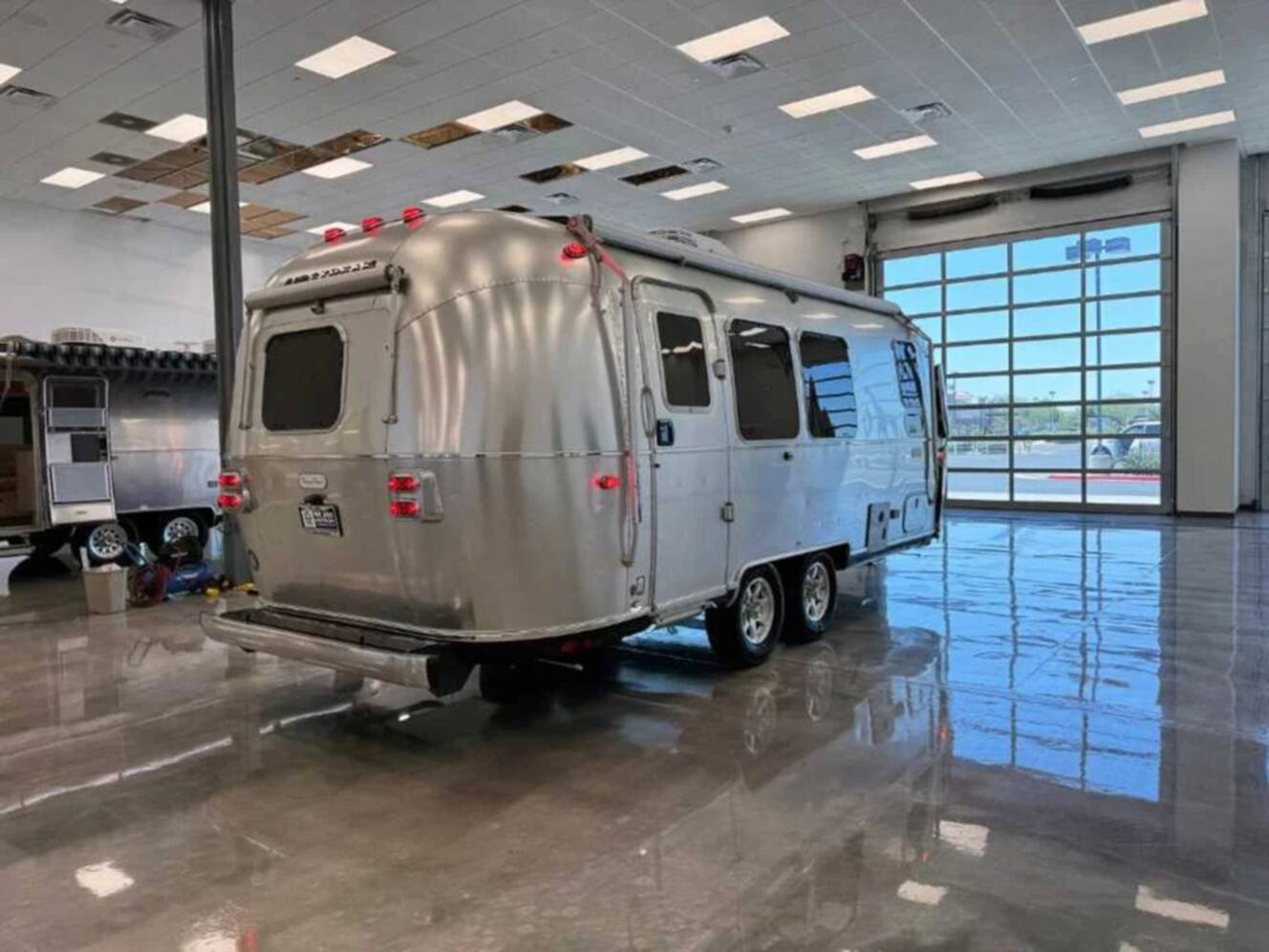 A photo of this 2026 Airstream FLYING CLOUD 23FBT