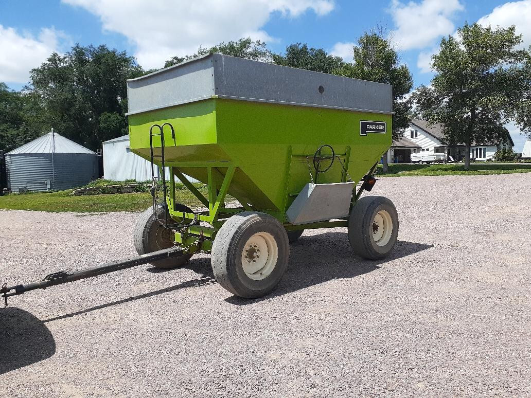 Parker Equipment 2600 in Hills, MN