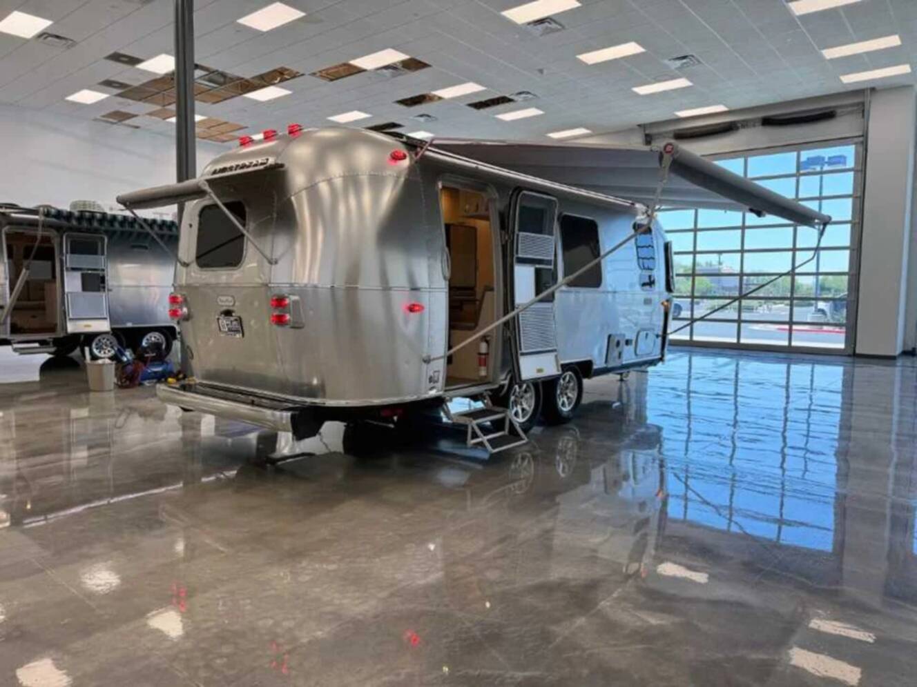 A photo of this 2026 Airstream FLYING CLOUD 23FBT