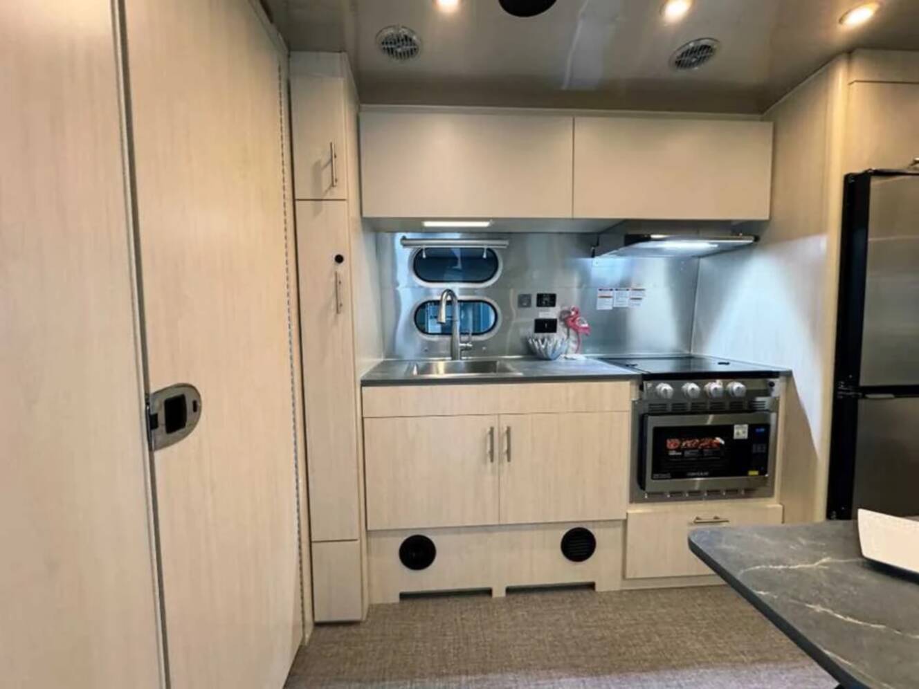 A photo of this 2026 Airstream FLYING CLOUD 23FBT