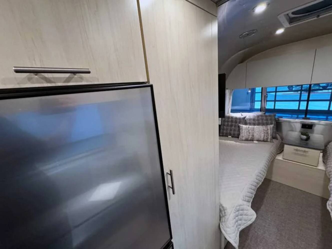 A photo of this 2026 Airstream FLYING CLOUD 23FBT