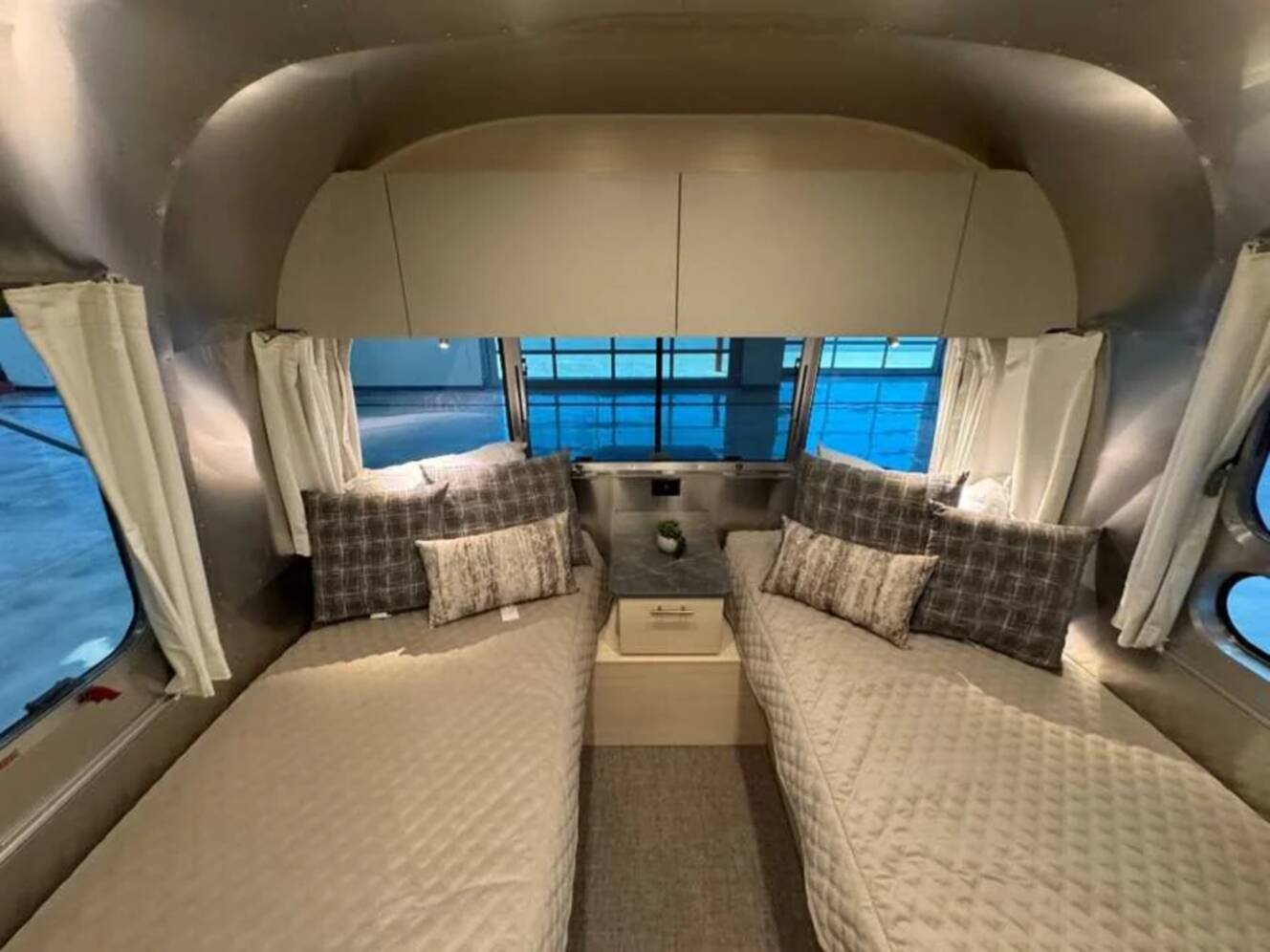 A photo of this 2026 Airstream FLYING CLOUD 23FBT