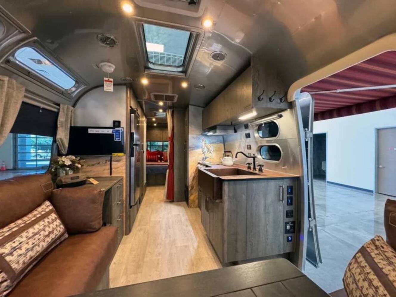 A photo of this 2026 Airstream STETSON 6666 27FBQ HATCH