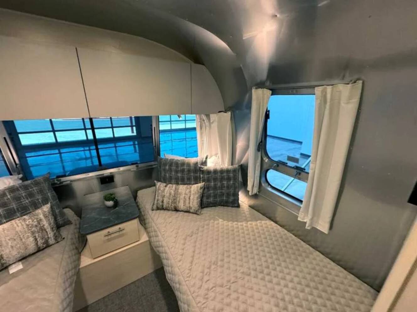 A photo of this 2026 Airstream FLYING CLOUD 23FBT