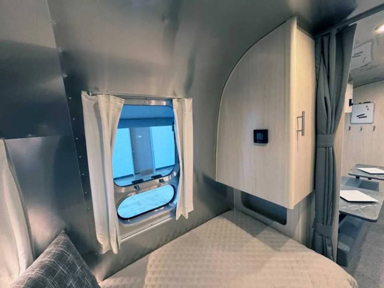 A photo of this 2026 Airstream FLYING CLOUD 23FBT