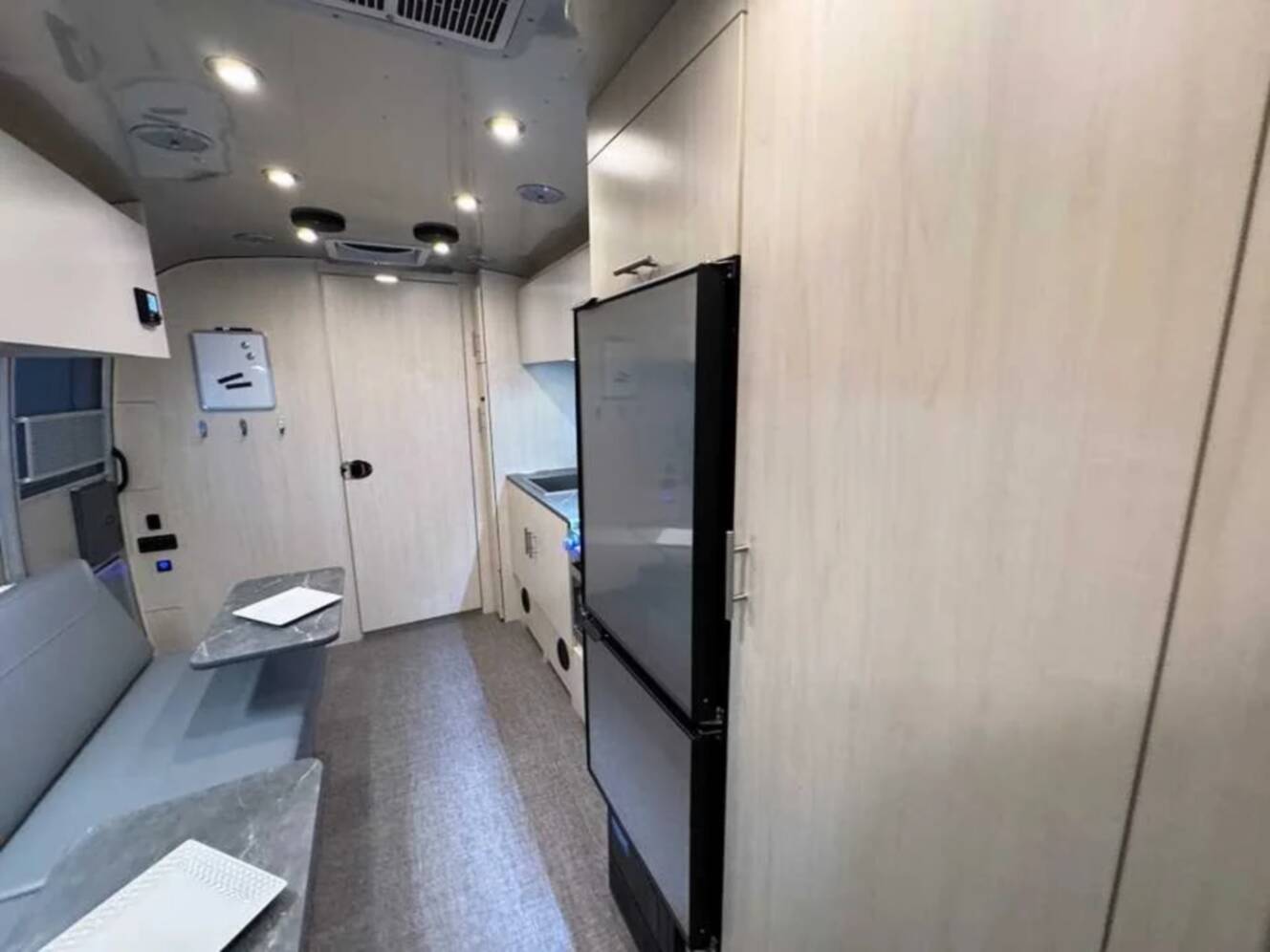 A photo of this 2026 Airstream FLYING CLOUD 23FBT