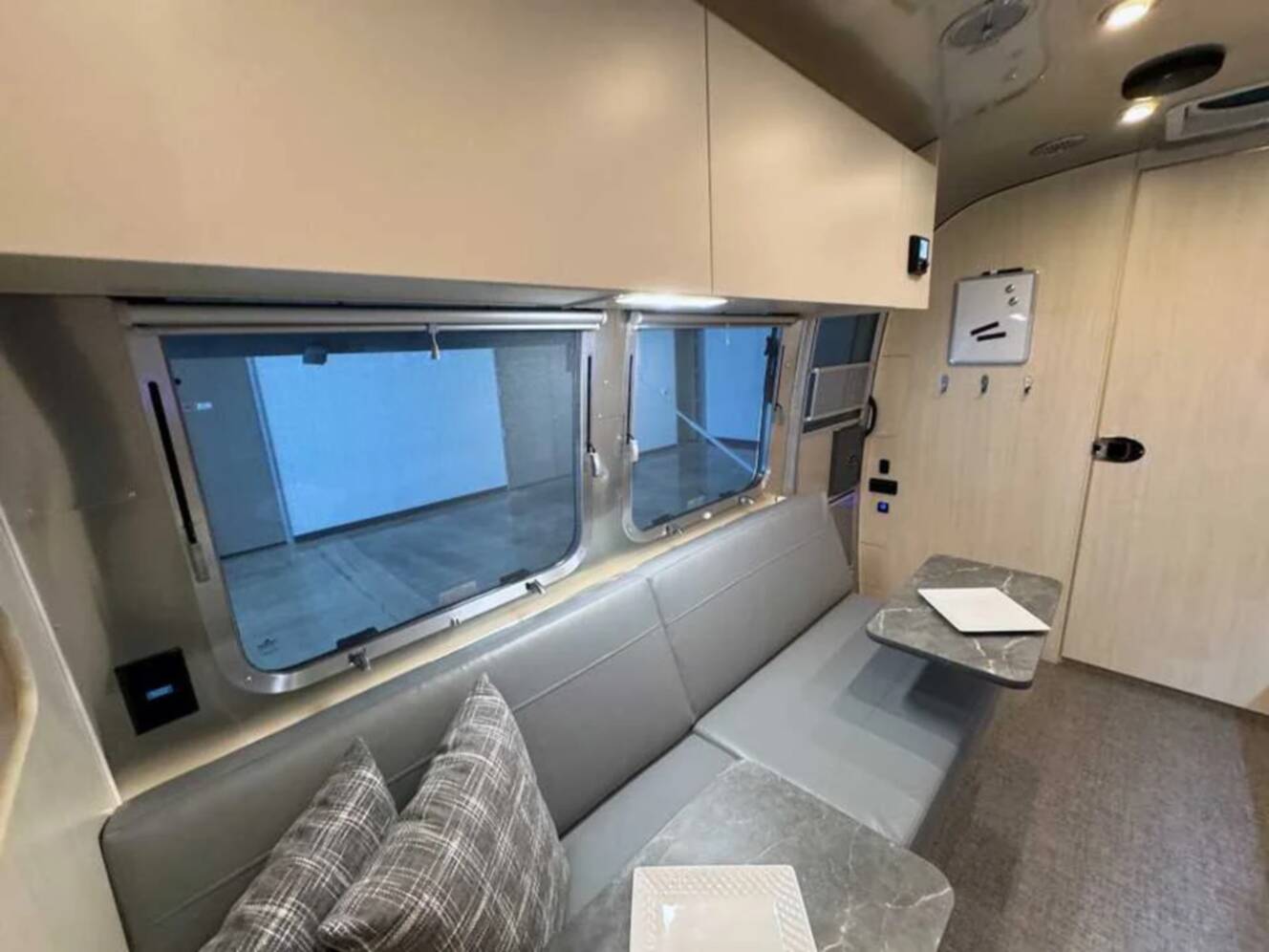 A photo of this 2026 Airstream FLYING CLOUD 23FBT
