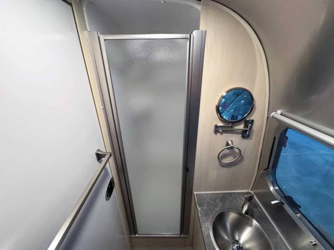A photo of this 2026 Airstream FLYING CLOUD 23FBT