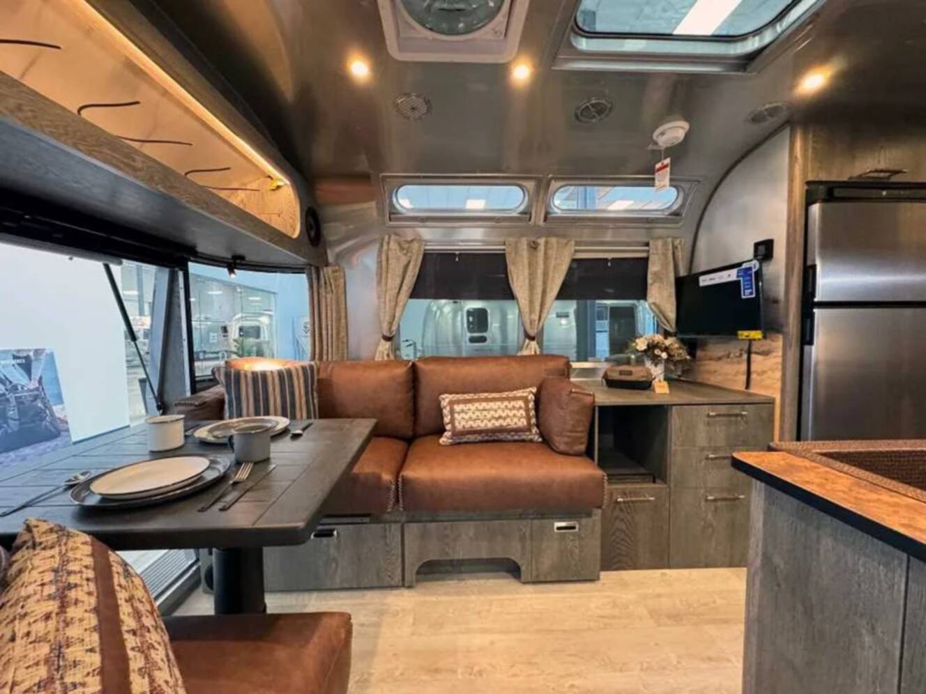 A photo of this 2026 Airstream STETSON 6666 27FBQ HATCH