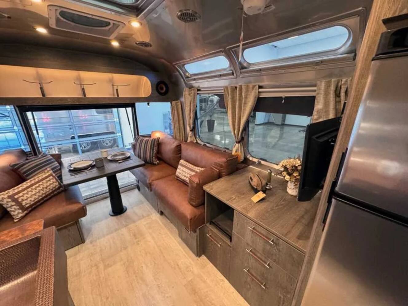 A photo of this 2026 Airstream STETSON 6666 27FBQ HATCH