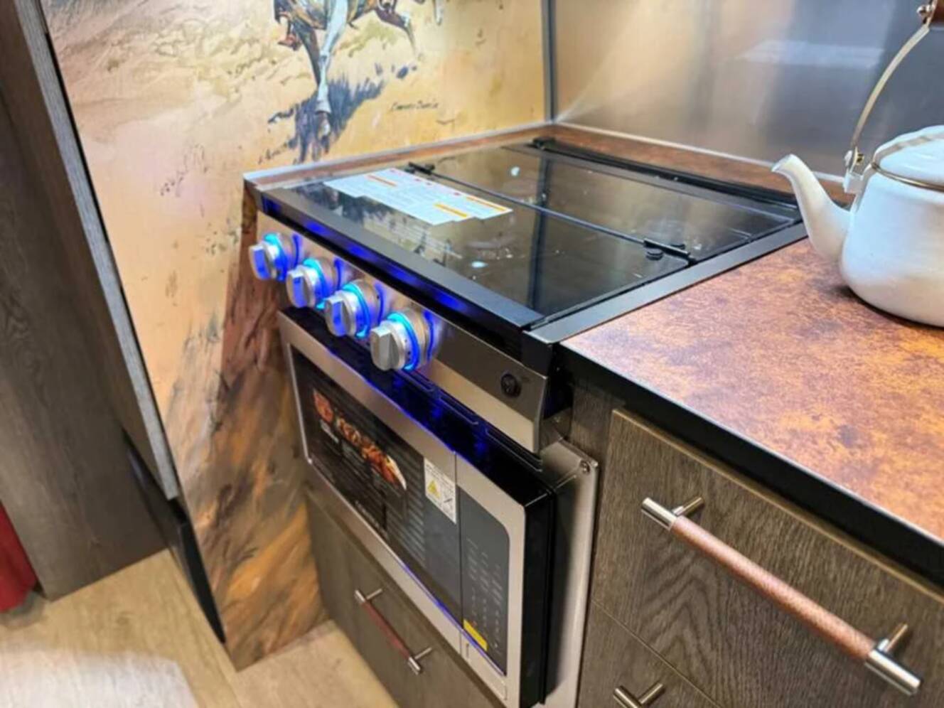 A photo of this 2026 Airstream STETSON 6666 27FBQ HATCH