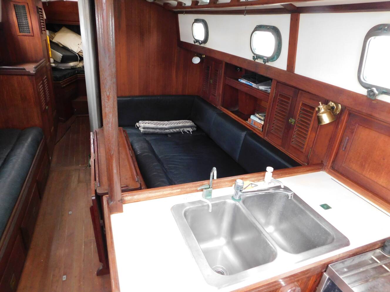 A photo of this 1988 Shannon 37 Cutter Sloop