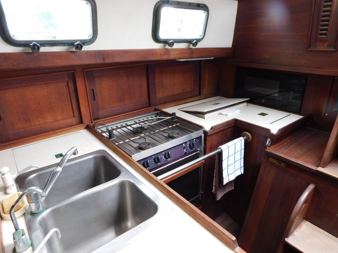 A photo of this 1988 Shannon 37 Cutter Sloop