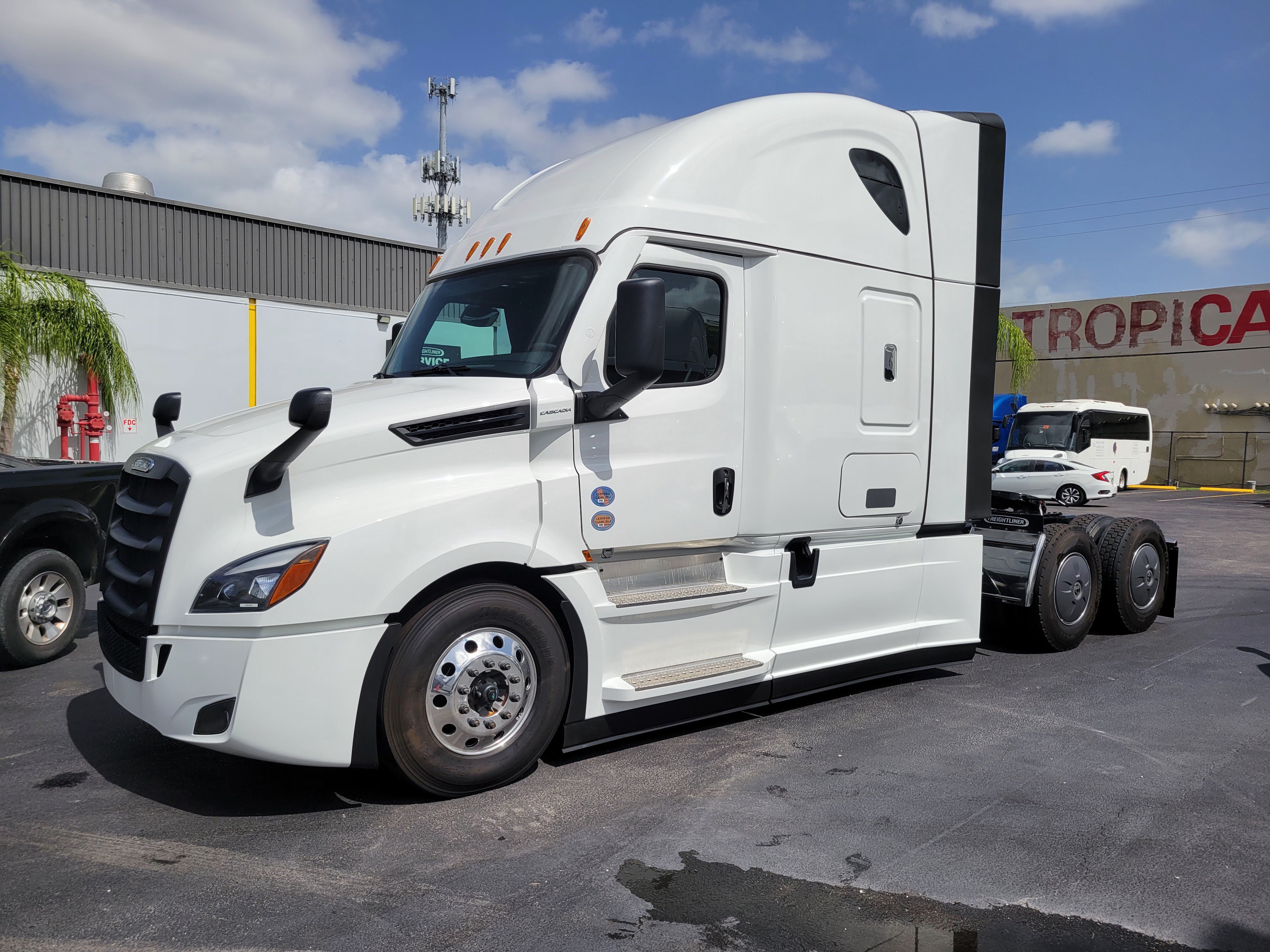 2027 FREIGHTLINER CASCADIA 126 in Hialeah, FL