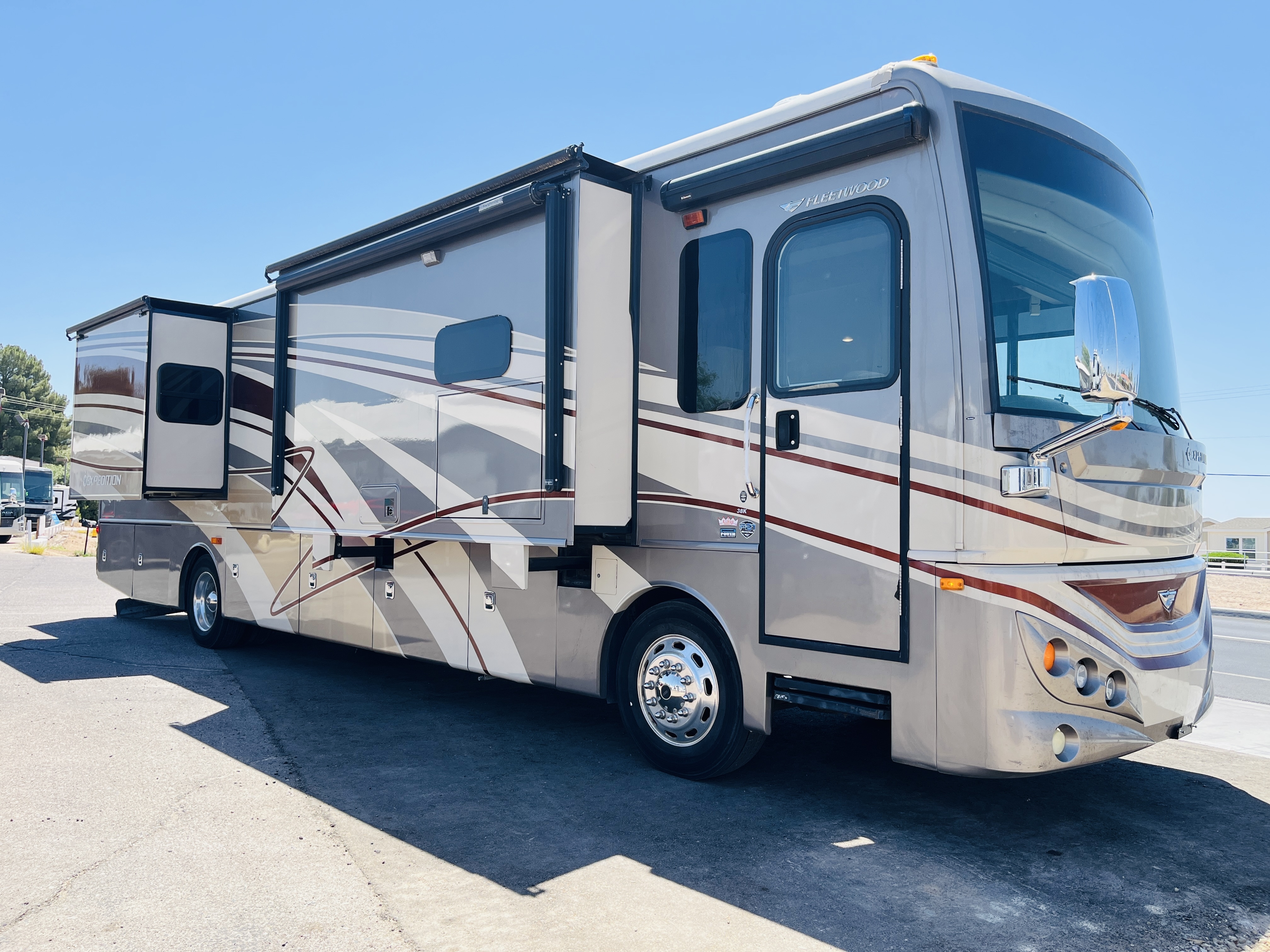 2015 Fleetwood Expedition M-38K in mesa AZ