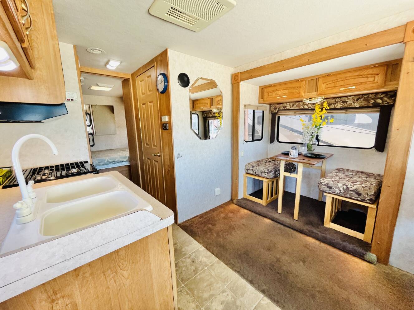 A photo of this 2005 Georgie Boy LANDAU 2450DS