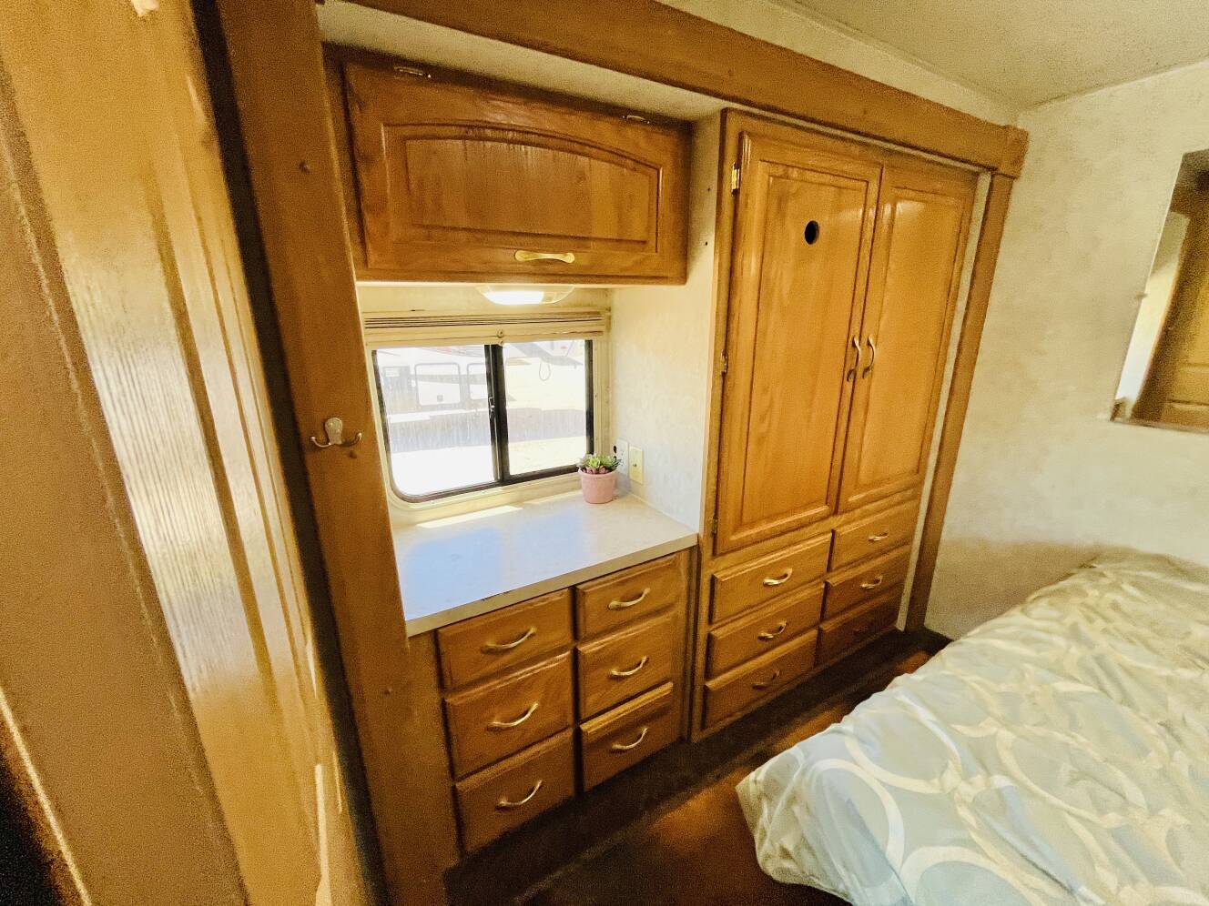 A photo of this 2005 Georgie Boy LANDAU 2450DS