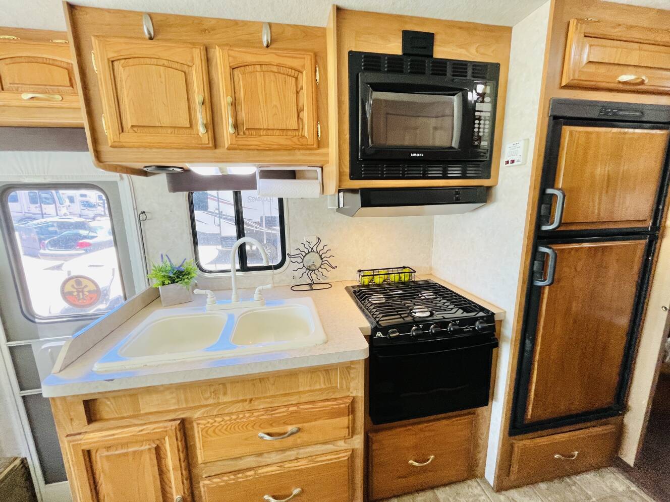 A photo of this 2005 Georgie Boy LANDAU 2450DS