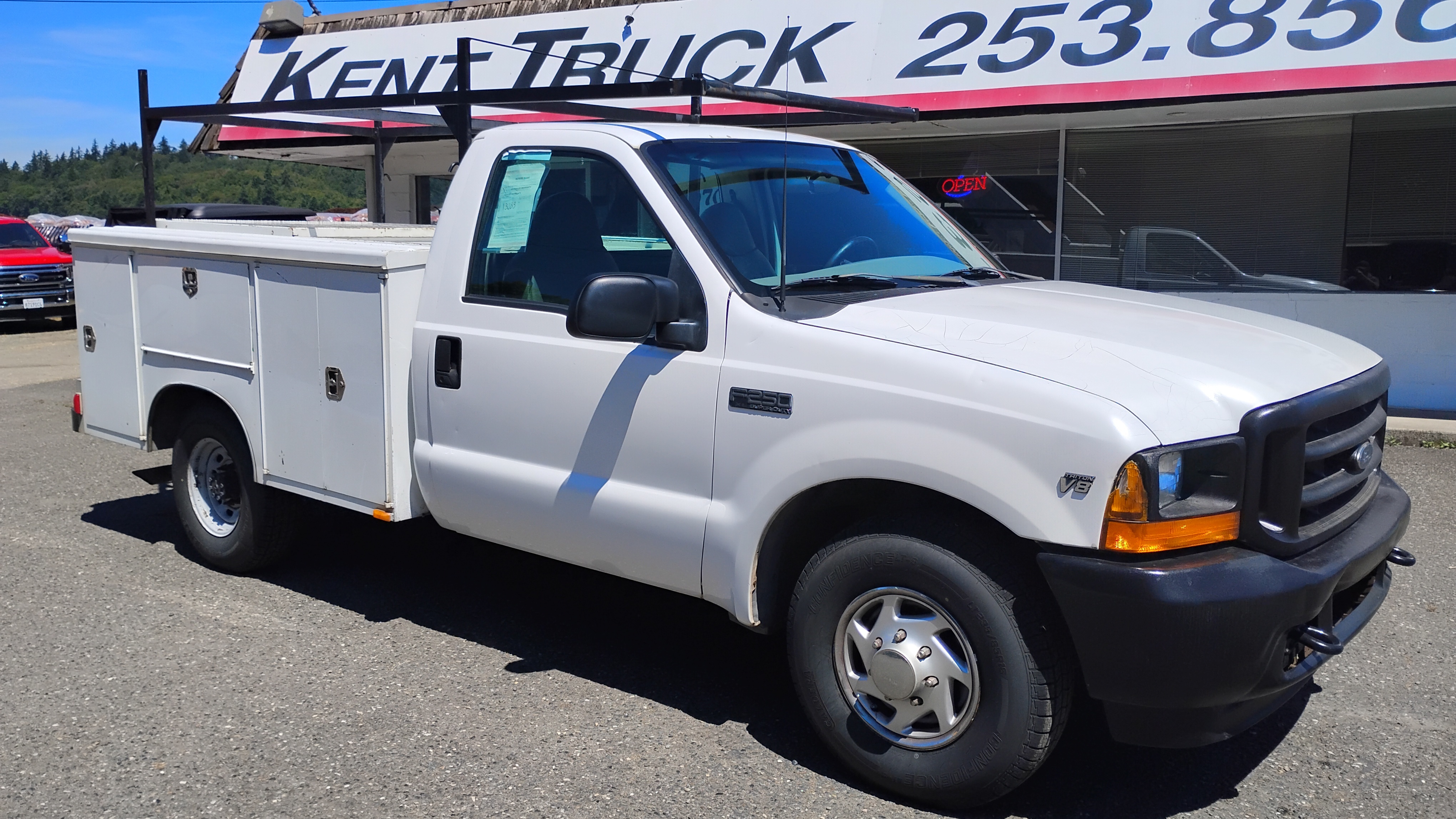 2001 FORD F250 XL in Kent, WA