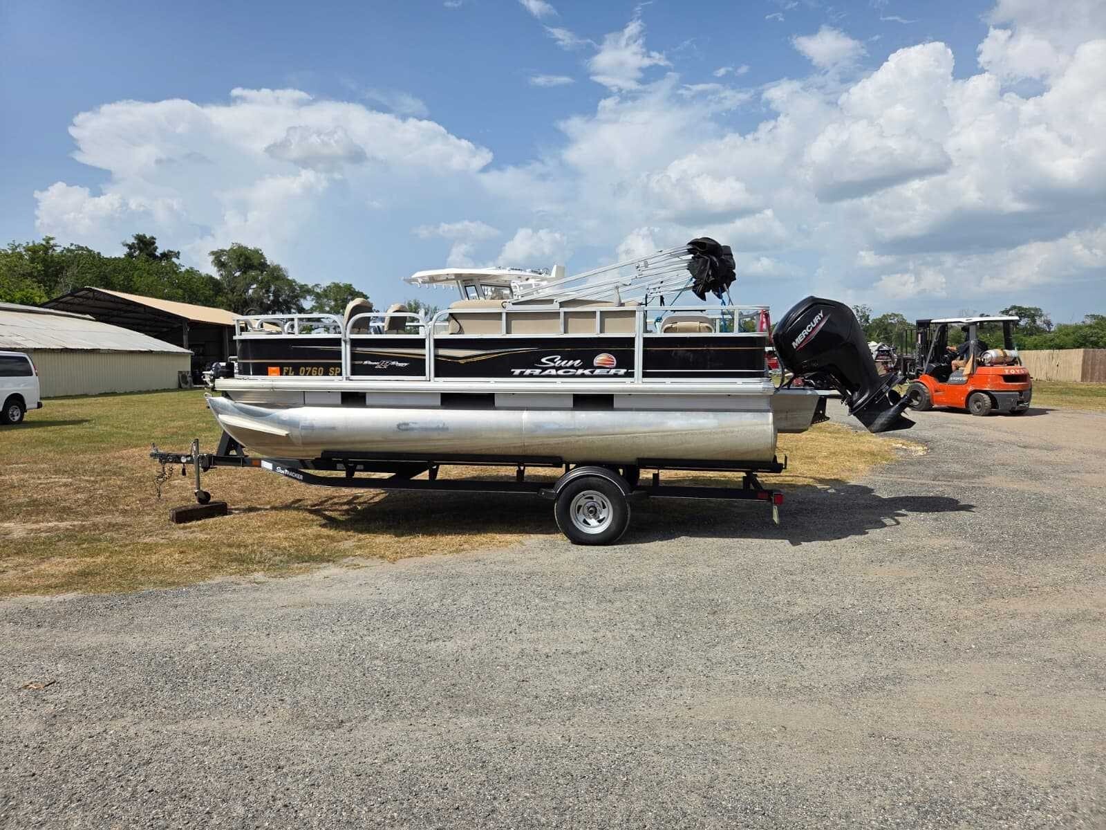 2020 Sun Tracker Bass Buggy 18 DLX in ocala FL