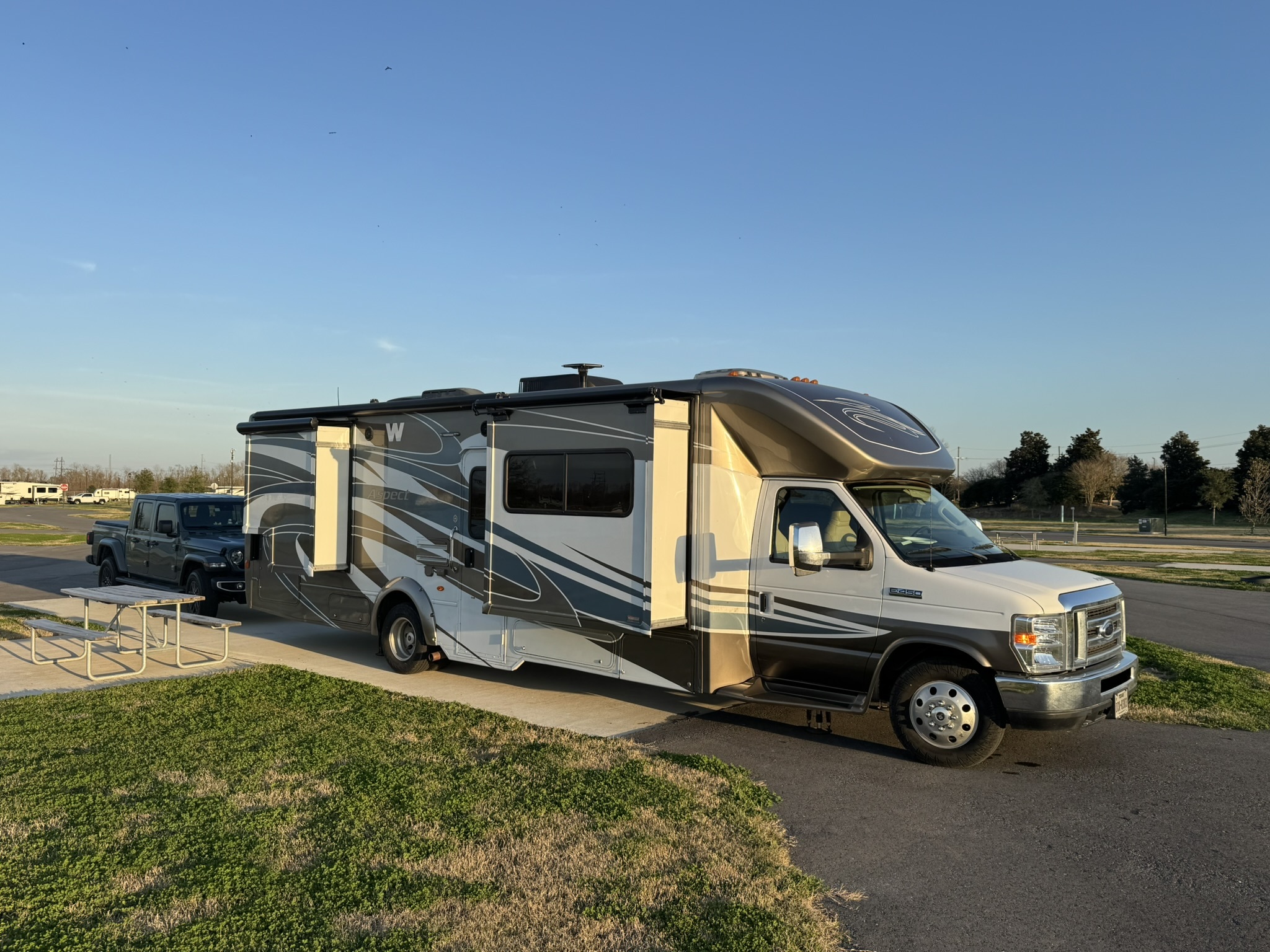 2014 Winnebago ASPECT 30J RV