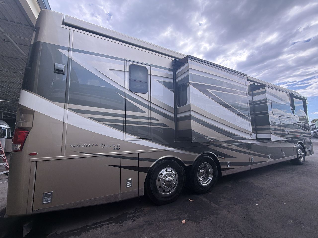 2023 Newmar Mountain Aire 4118 in casselberry FL