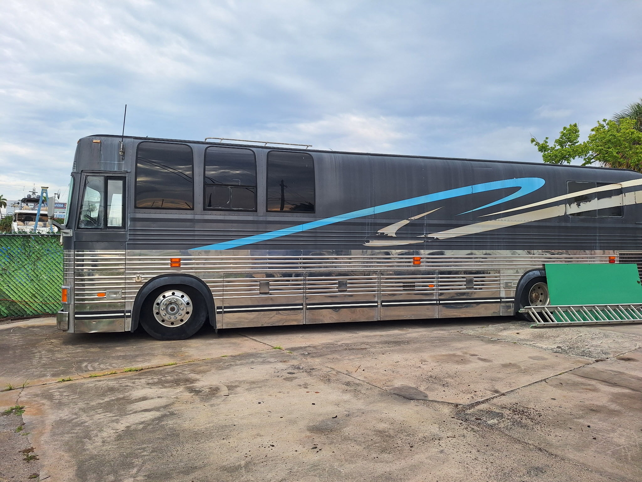 1991 PREVOST BUS in Fort Lauderdale, FL