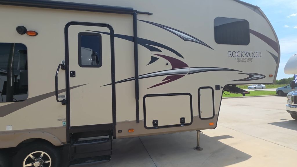 2017 Forest River Rockwood Signature Ultra Lite FW 8280WS in strafford MO