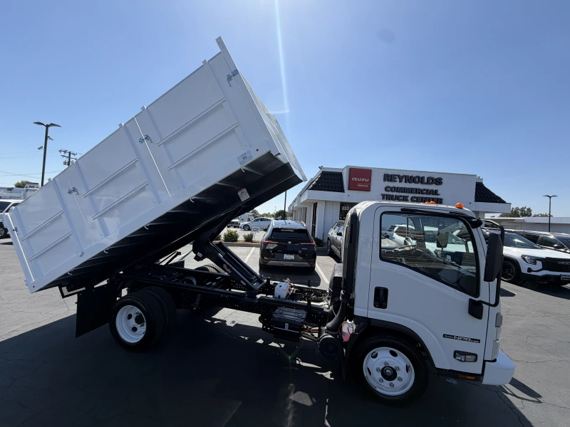 2026 ISUZU NPR HD