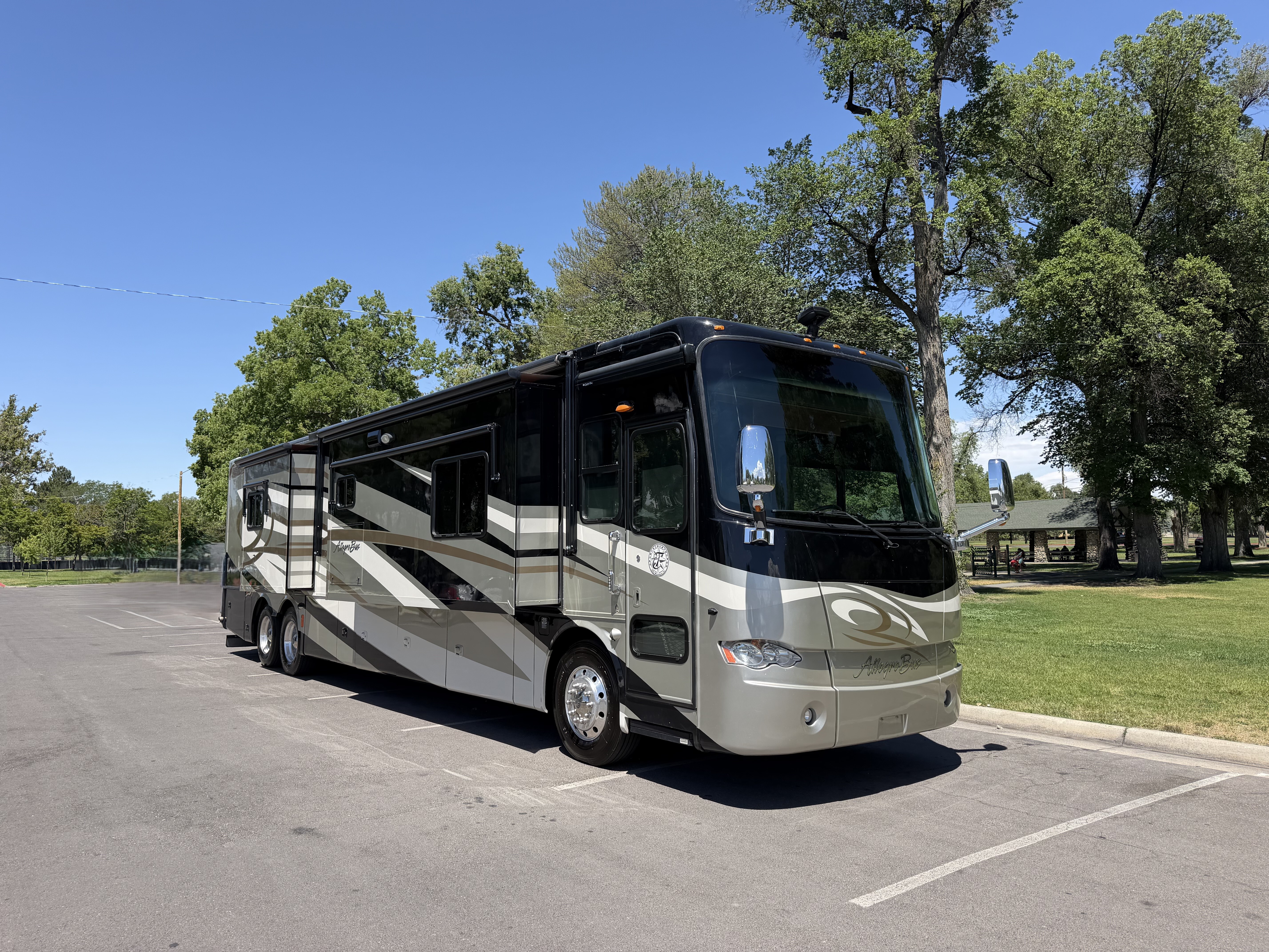2011 Tiffin Motorhomes ALLEGRO BUS 43QGP in salt lake city UT