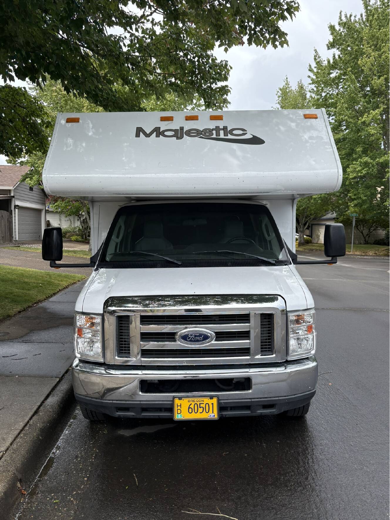 A photo of this 2019 Thor Motor Coach FOUR WINDS MAJESTIC 28A