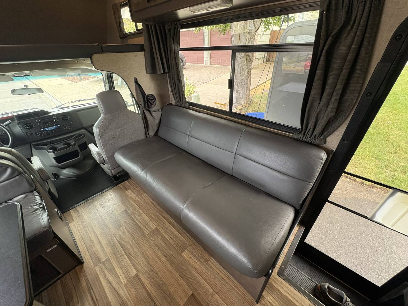 A photo of this 2019 Thor Motor Coach FOUR WINDS MAJESTIC 28A