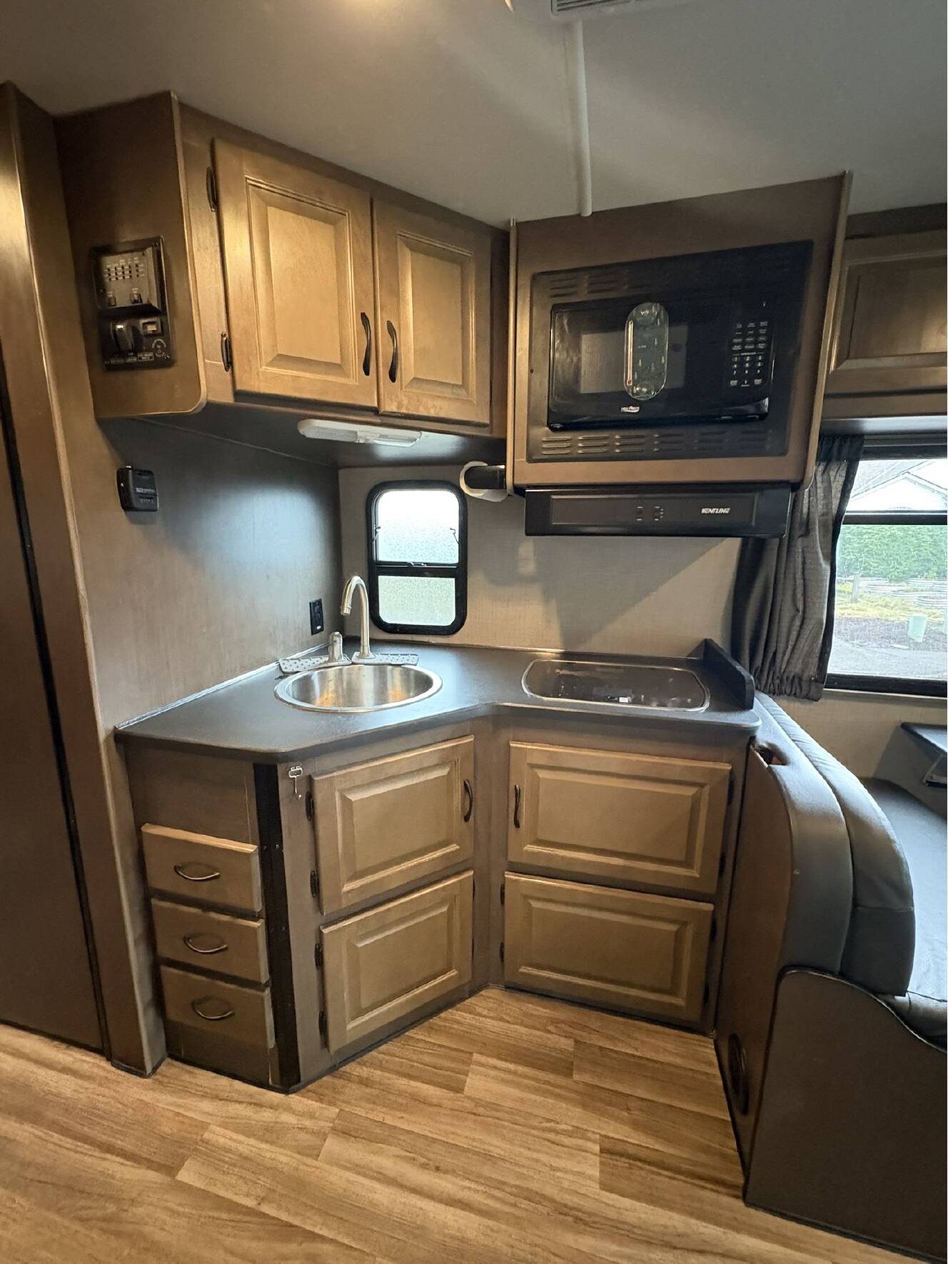A photo of this 2019 Thor Motor Coach FOUR WINDS MAJESTIC 28A