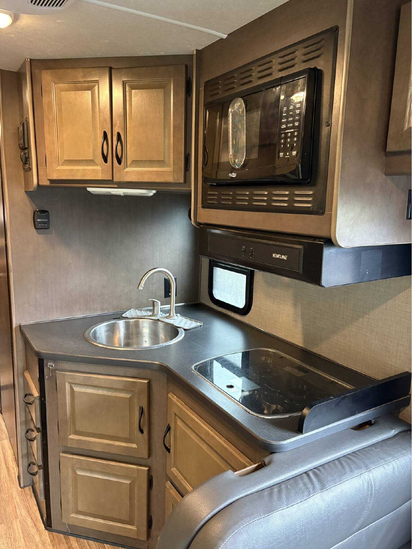 A photo of this 2019 Thor Motor Coach FOUR WINDS MAJESTIC 28A