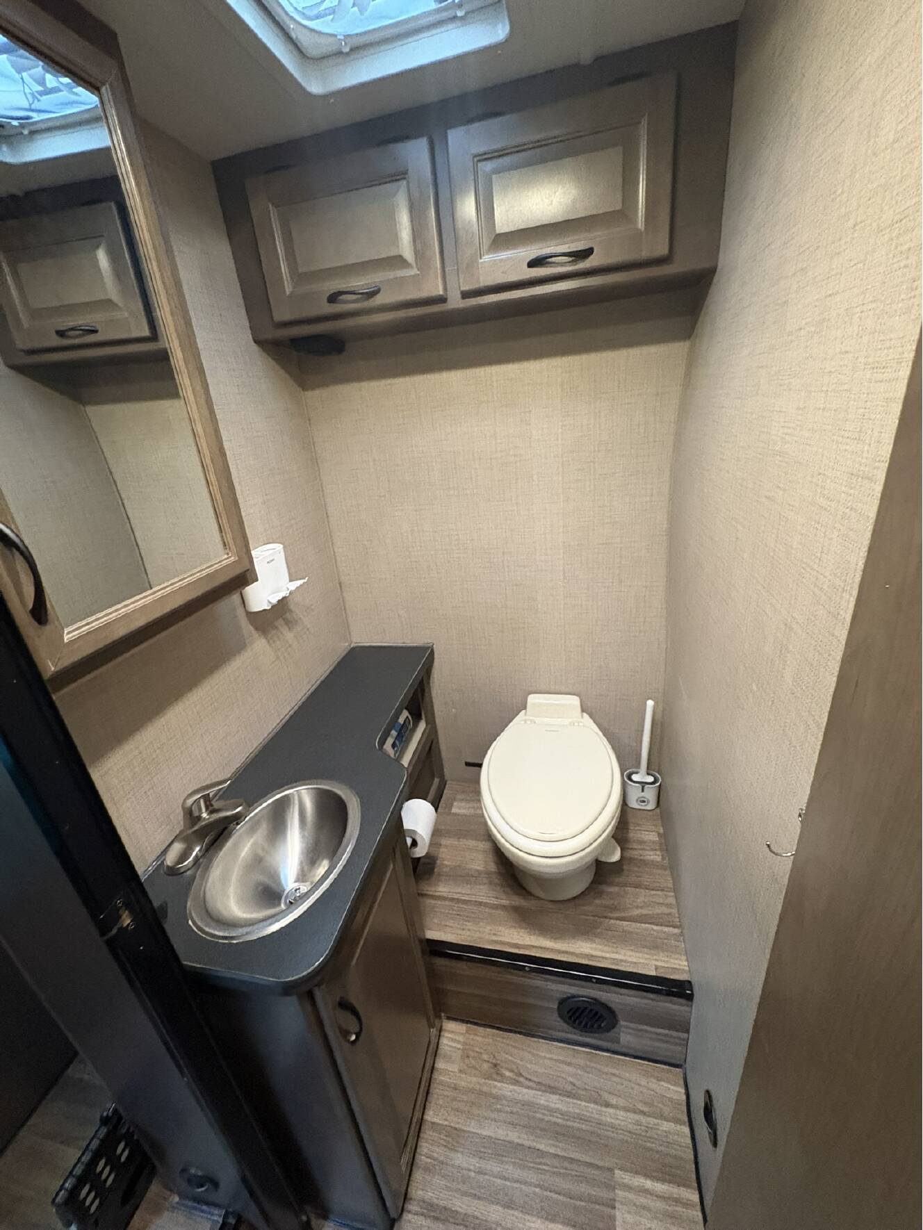 A photo of this 2019 Thor Motor Coach FOUR WINDS MAJESTIC 28A