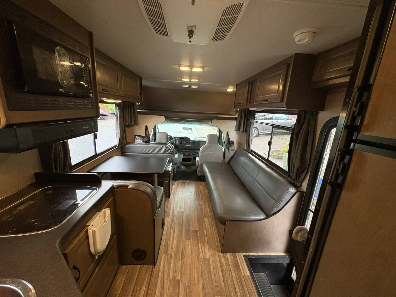 A photo of this 2019 Thor Motor Coach FOUR WINDS MAJESTIC 28A