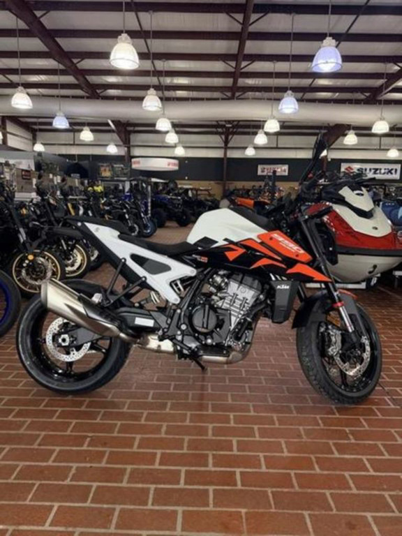 2027 KTM Duke 990 990 in Daytona Beach, FL
