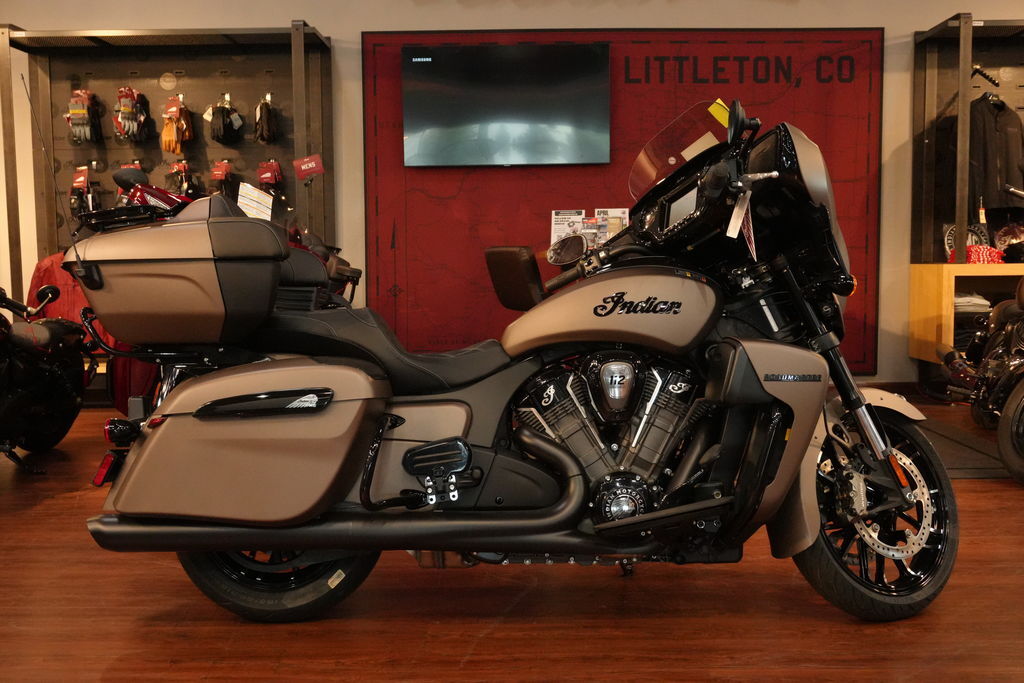 2025 Indian Motorcycle® Roadmaster® PowerPlus Dark Horse® 112 Nara Bronze Smo DARK HORSE in Littleton, CO
